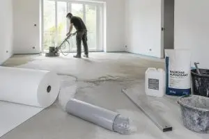 découvrez les étapes essentielles à suivre avant d'installer un revêtement de sol neuf pour garantir une pose réussie et durable.